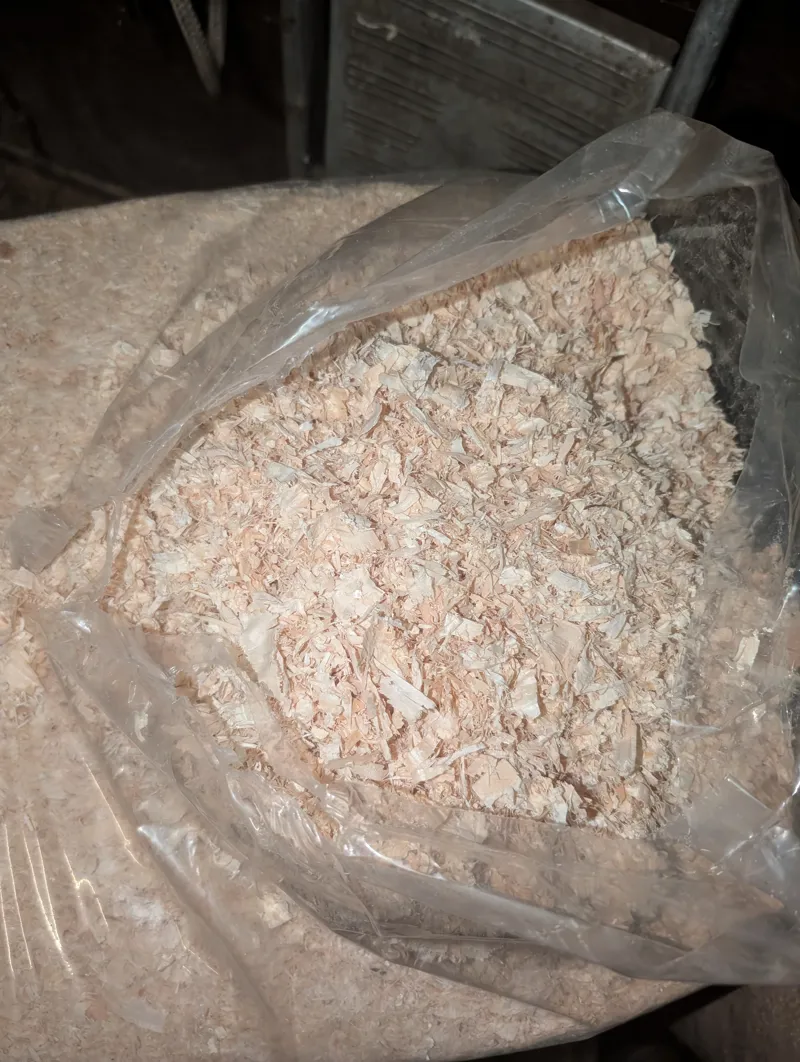 Pallet of 36 SMALL Flake Shavings- 25kg bales --1