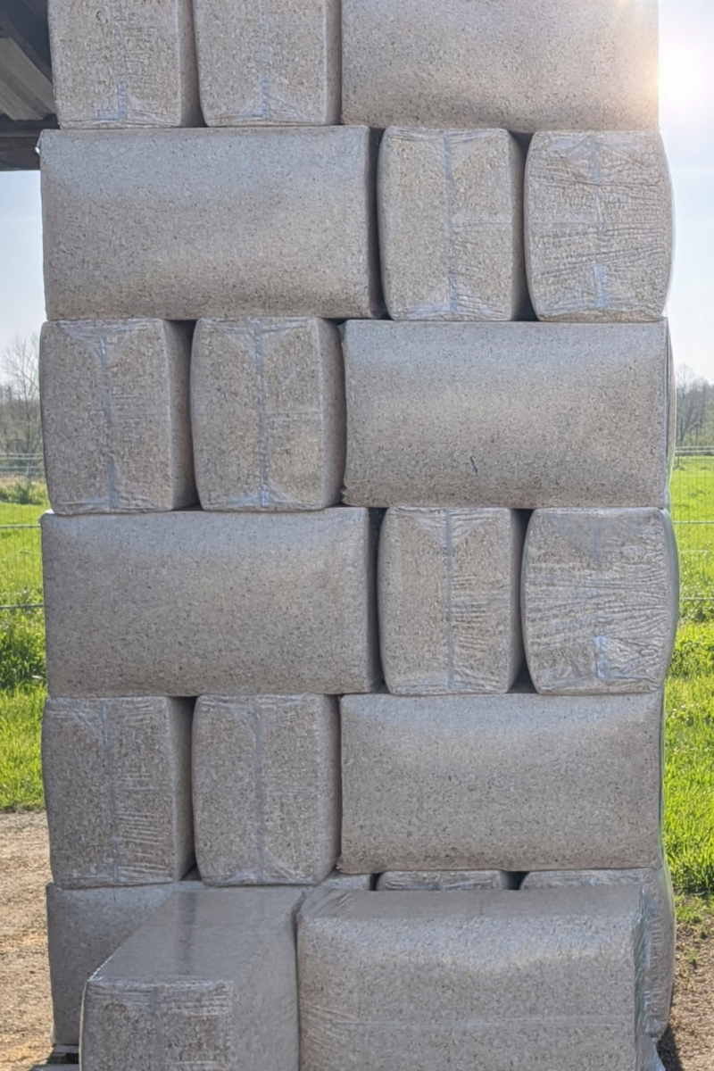 Pallet of 36 SMALL Flake Shavings- 25kg bales -