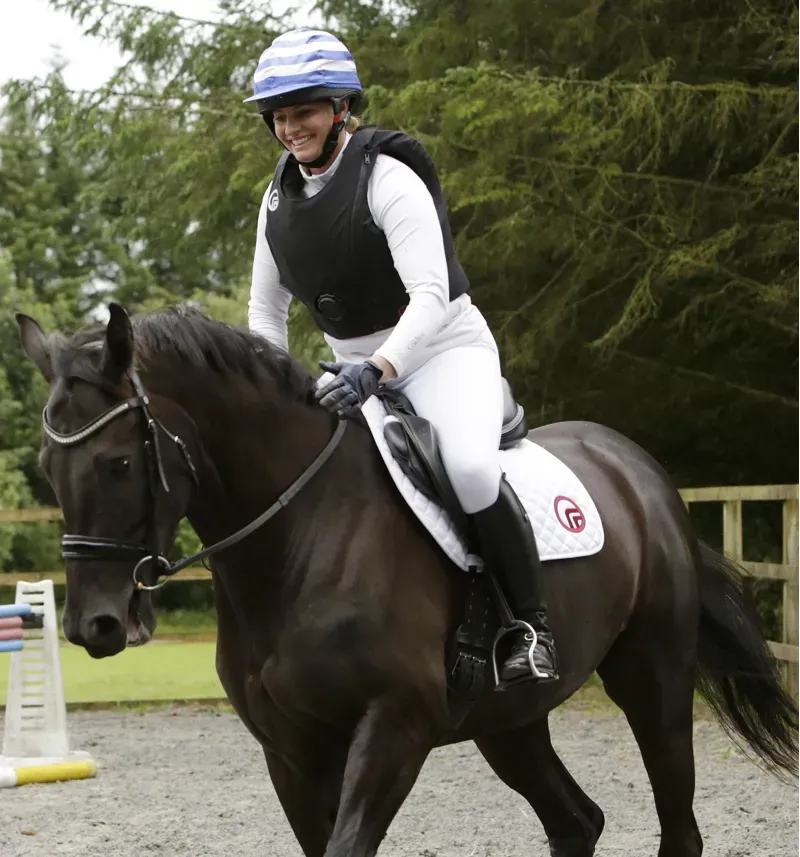 FOMO FAZE Body protector Black-1